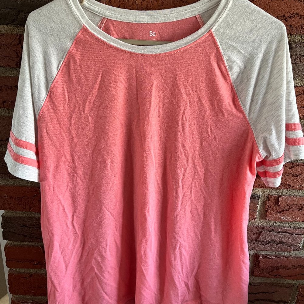 SO Sporty Tee, Peach and Gray, Large